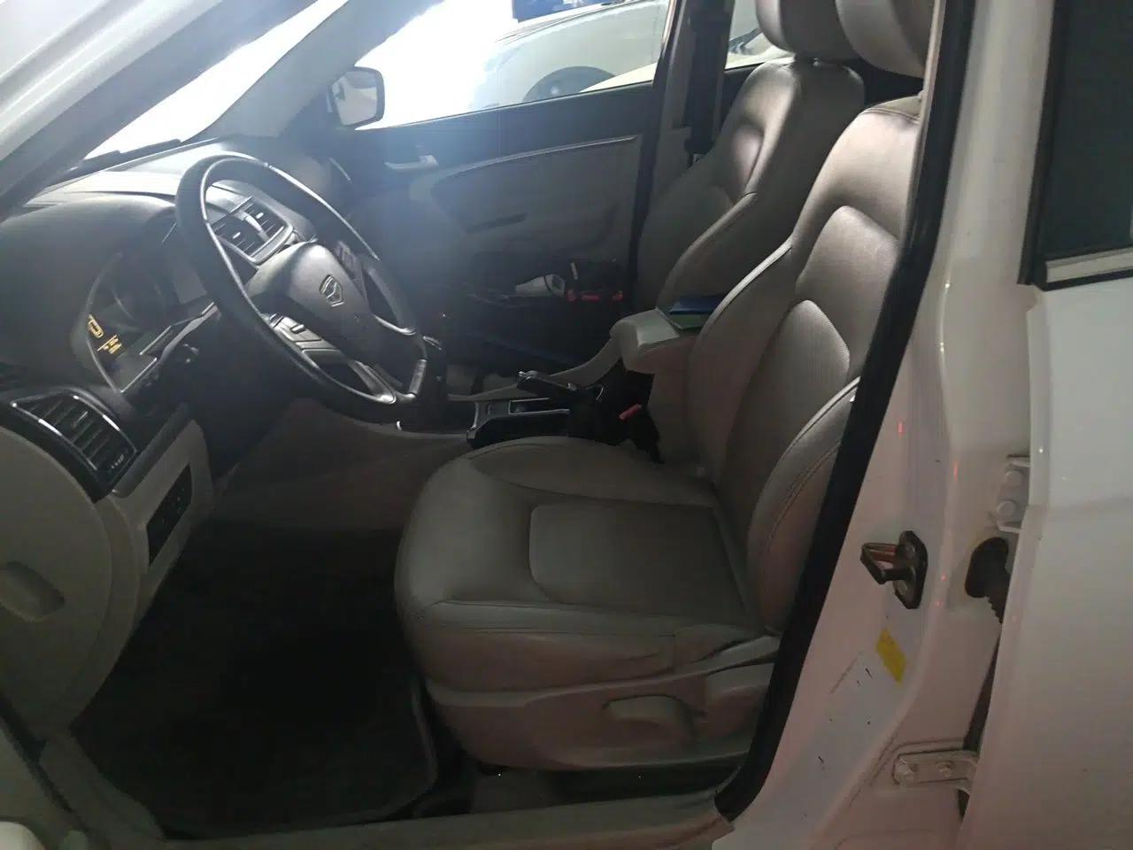 Geely Auto Emgrand 2014 Sedan 1.5L Manual Elite Model — миниатюра 15