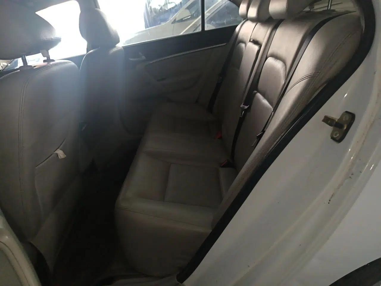 Geely Auto Emgrand 2014 Sedan 1.5L Manual Elite Model — миниатюра 17