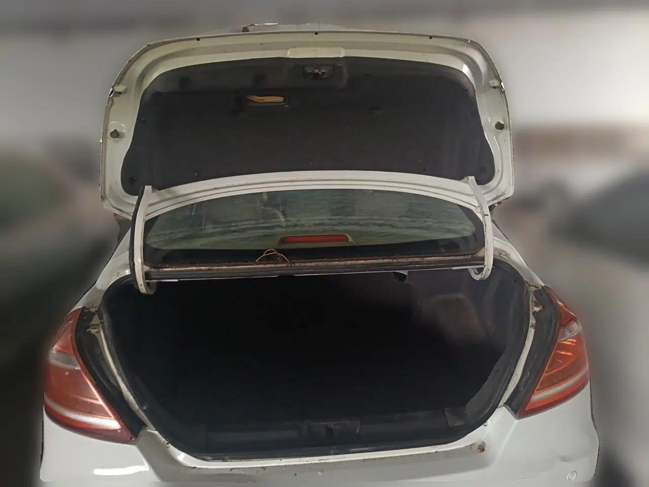 Geely Auto Emgrand 2014 Sedan 1.5L Manual Elite Model — миниатюра 19