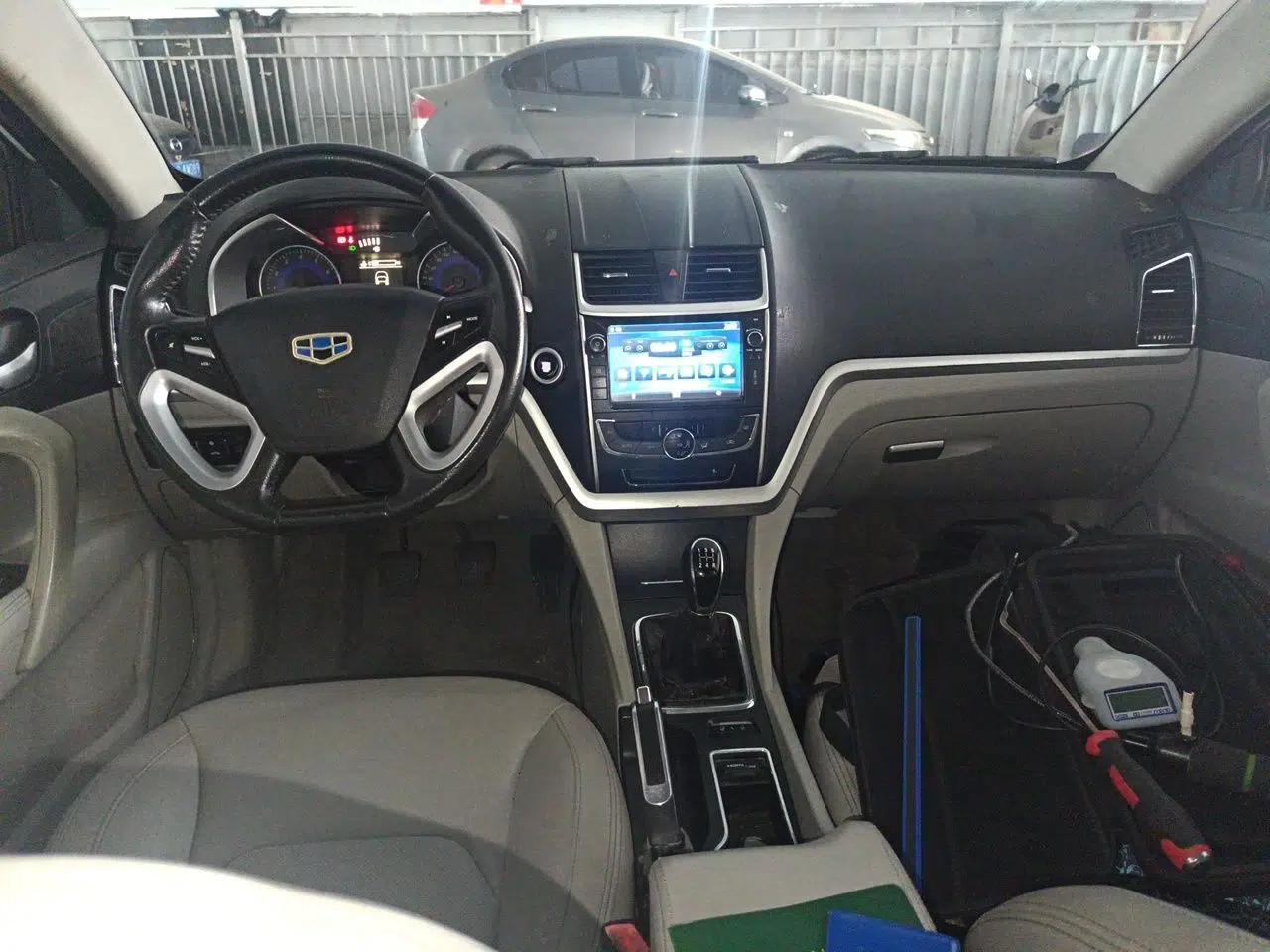 Geely Auto Emgrand 2014 Sedan 1.5L Manual Elite Model — миниатюра 9
