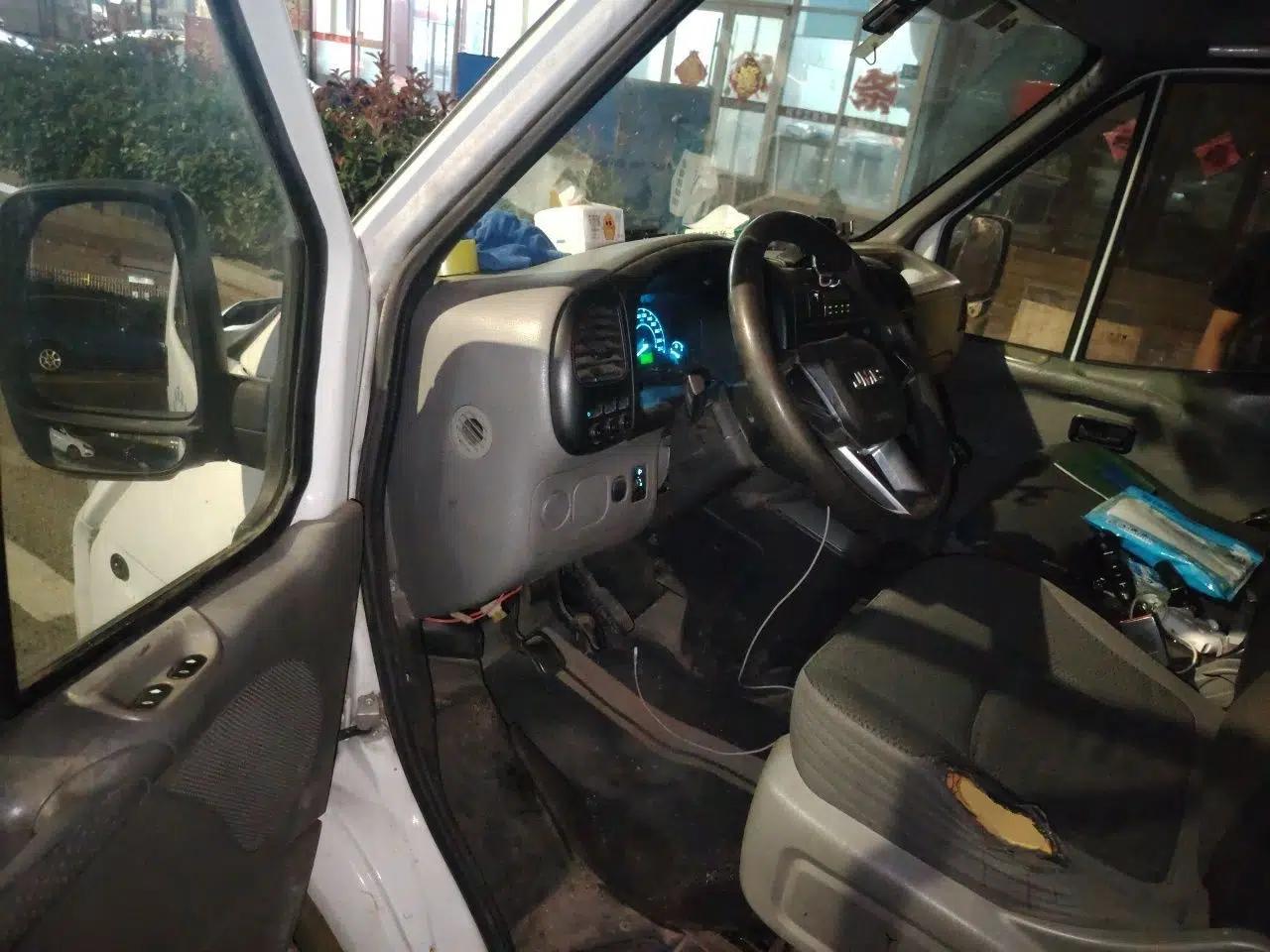 JMC Transit 2017 2.8T Commercial Version Short Wheelbase Mid-Roof 3-Seater JX493 — миниатюра 16