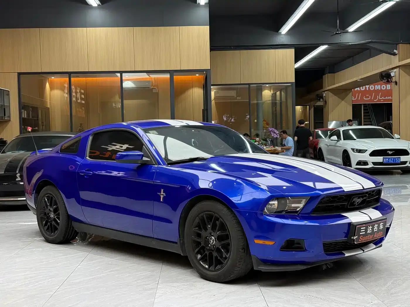 2012 Mustang 3.7L V6 Automatic Luxury — миниатюра 3