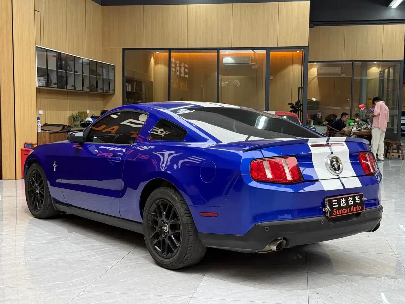 2012 Mustang 3.7L V6 Automatic Luxury — миниатюра 4
