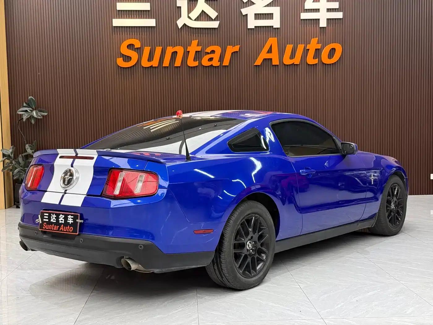 2012 Mustang 3.7L V6 Automatic Luxury — миниатюра 6