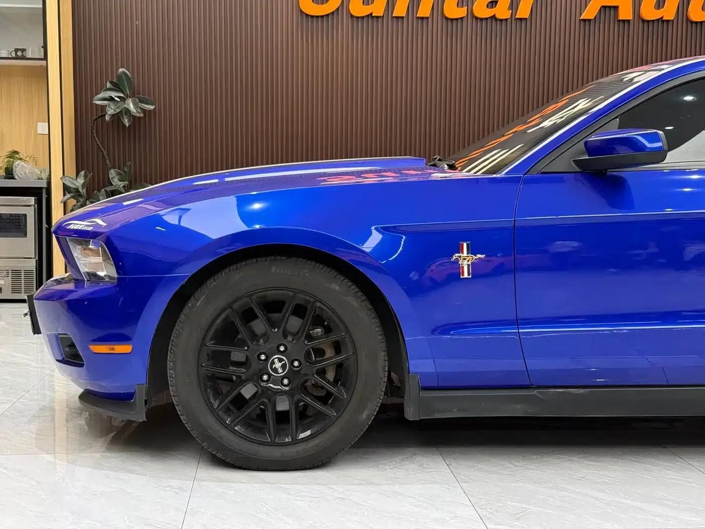 2012 Mustang 3.7L V6 Automatic Luxury — миниатюра 8