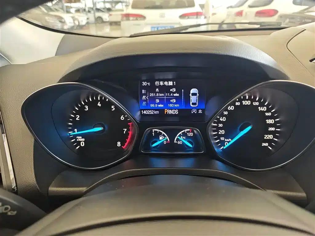 2017 Ford Kuga EcoBoost 245 AWD Luxury Edition — миниатюра 11