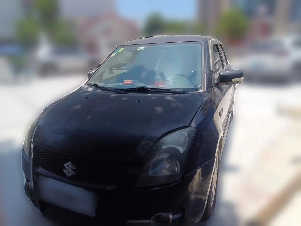 Suzuki Swift 2011 1.5L Manual Fashion Edition — миниатюра 1