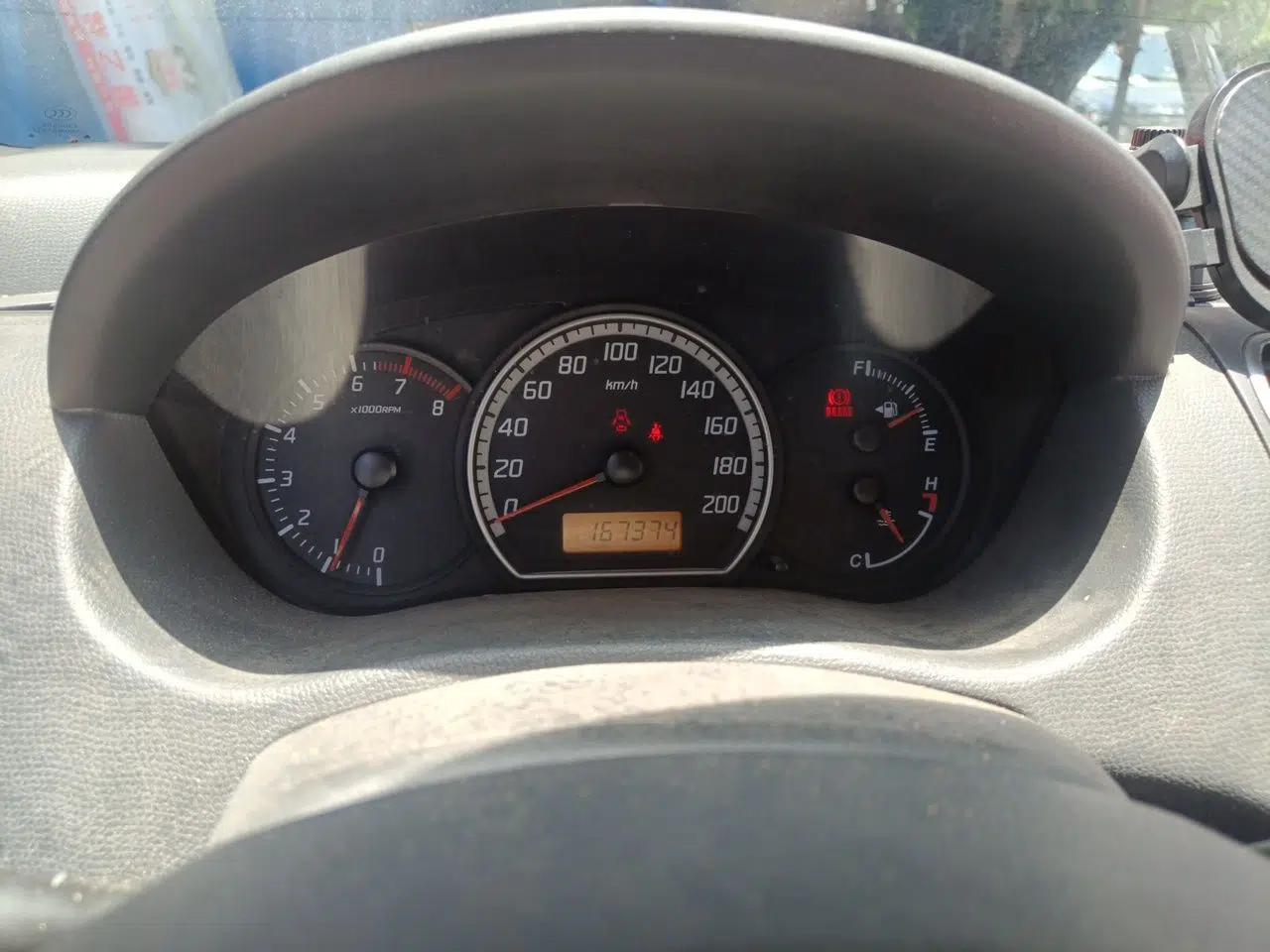 Suzuki Swift 2011 1.5L Manual Fashion Edition — миниатюра 11