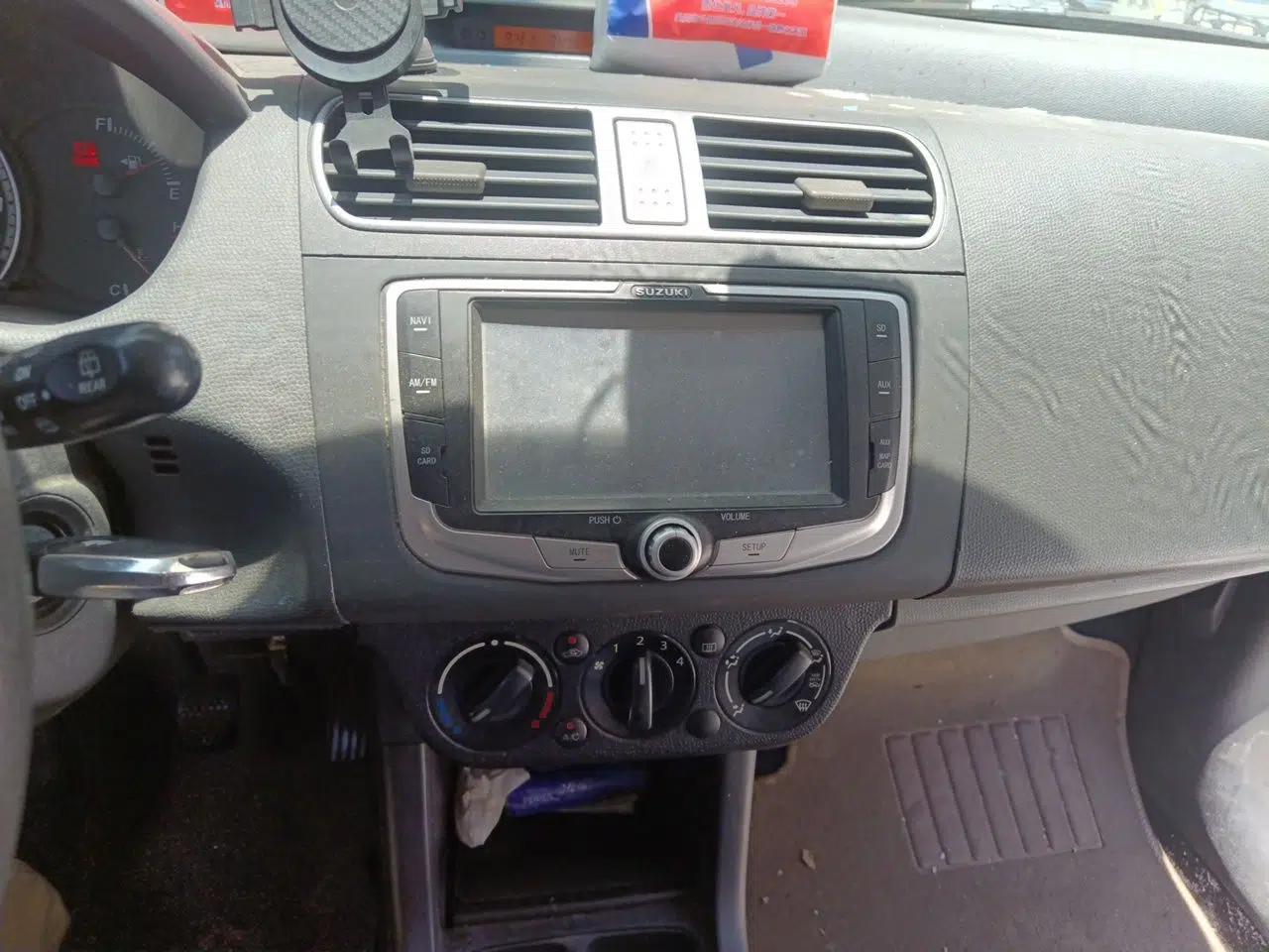 Suzuki Swift 2011 1.5L Manual Fashion Edition — миниатюра 13