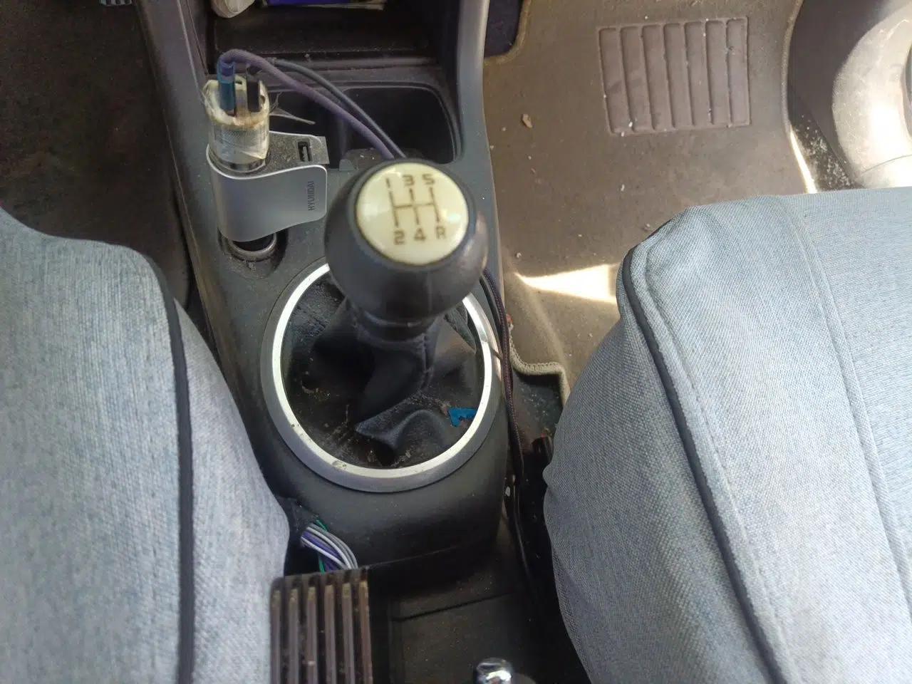 Suzuki Swift 2011 1.5L Manual Fashion Edition — миниатюра 14