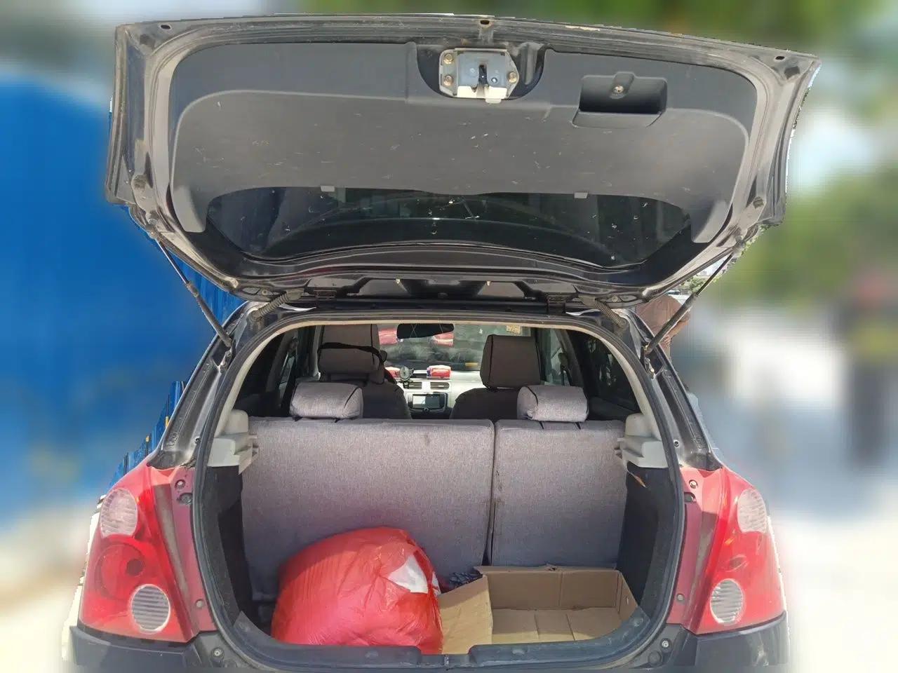 Suzuki Swift 2011 1.5L Manual Fashion Edition — миниатюра 19