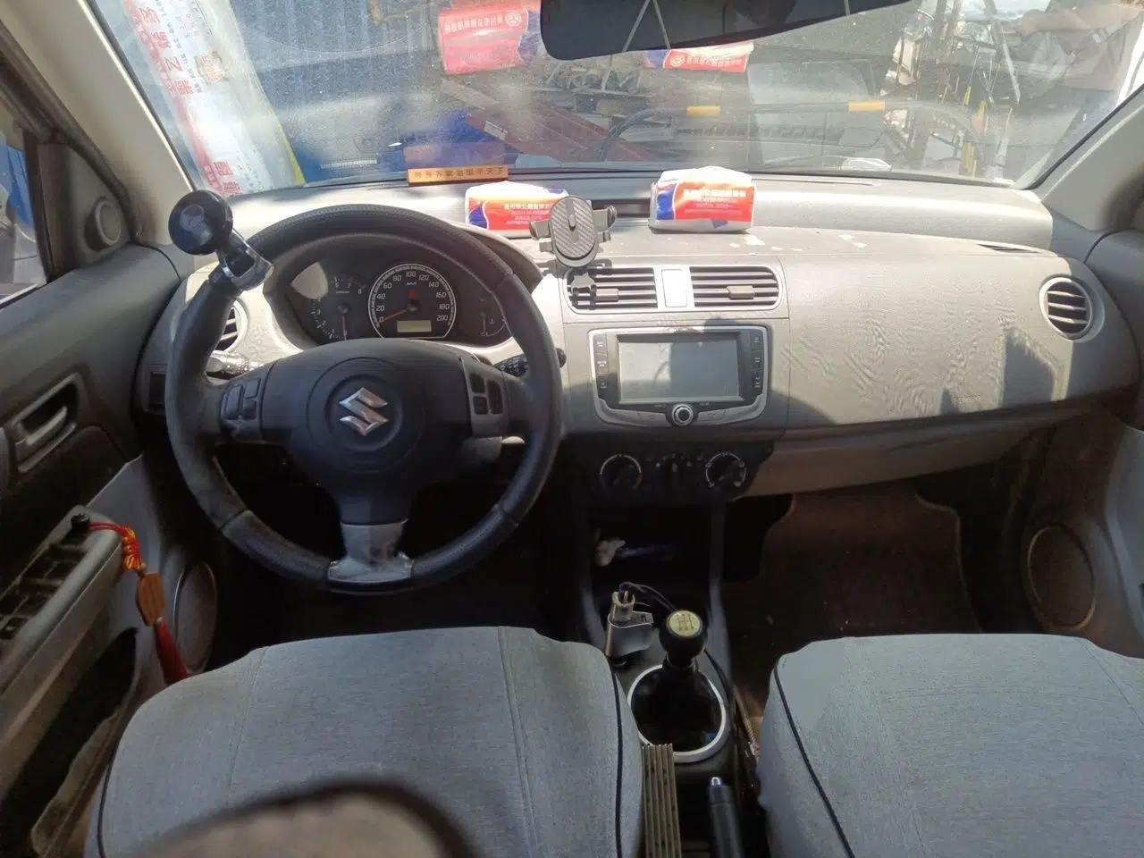 Suzuki Swift 2011 1.5L Manual Fashion Edition — миниатюра 9