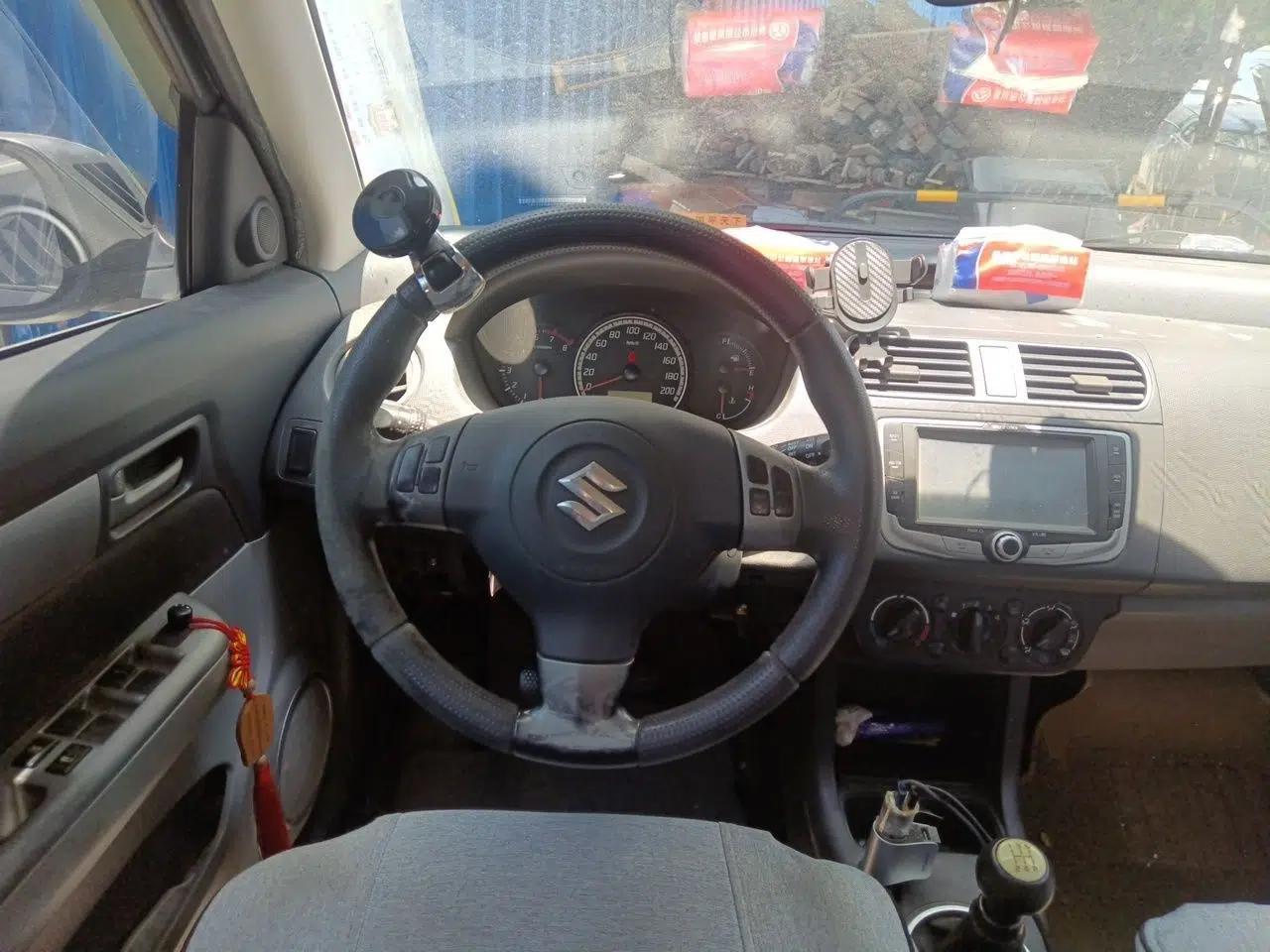 Suzuki Swift 2011 1.5L Manual Fashion Edition — миниатюра 10