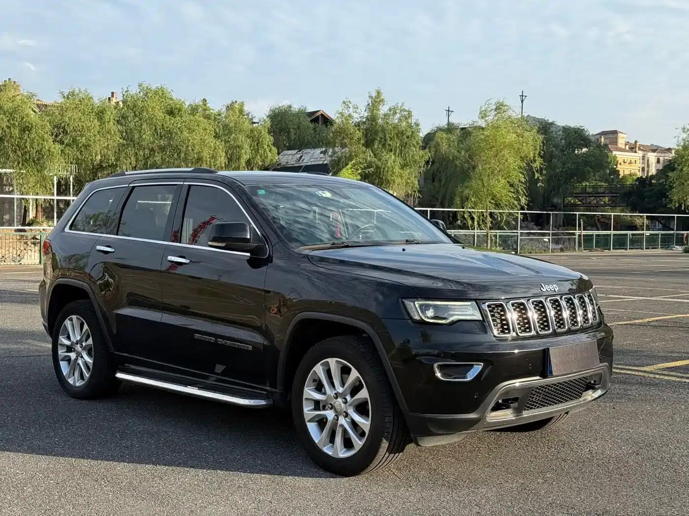 2017 Jeep Grand Cherokee (Imported) 3.0L Elite Navigation Edition — миниатюра 2