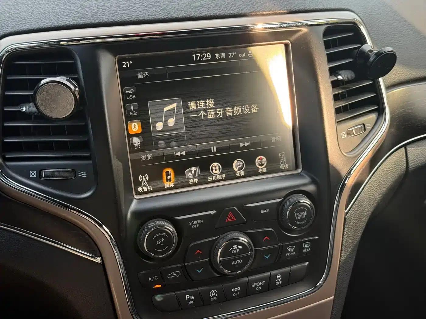 2017 Jeep Grand Cherokee (Imported) 3.0L Elite Navigation Edition — миниатюра 12