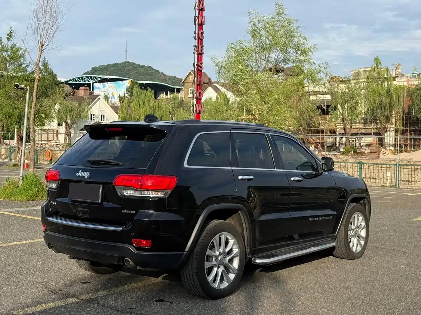 2017 Jeep Grand Cherokee (Imported) 3.0L Elite Navigation Edition — миниатюра 3