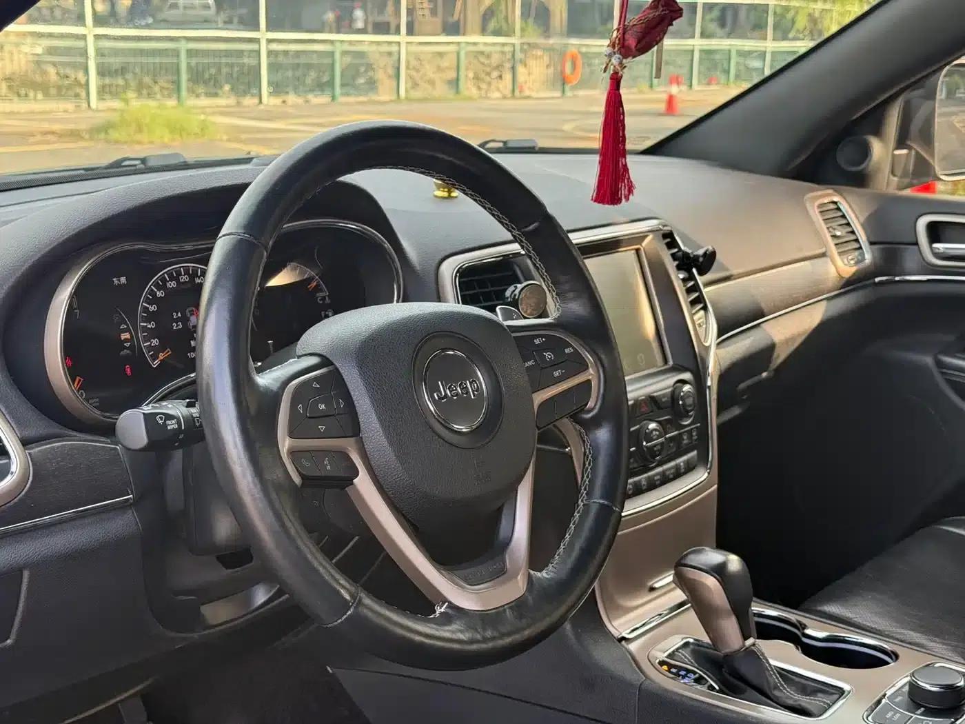 2017 Jeep Grand Cherokee (Imported) 3.0L Elite Navigation Edition — миниатюра 10