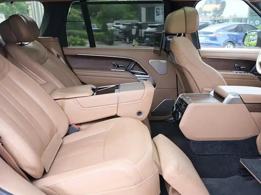 Range Rover 2023 3.0 L6 400PS Classic Extended Edition — миниатюра 8