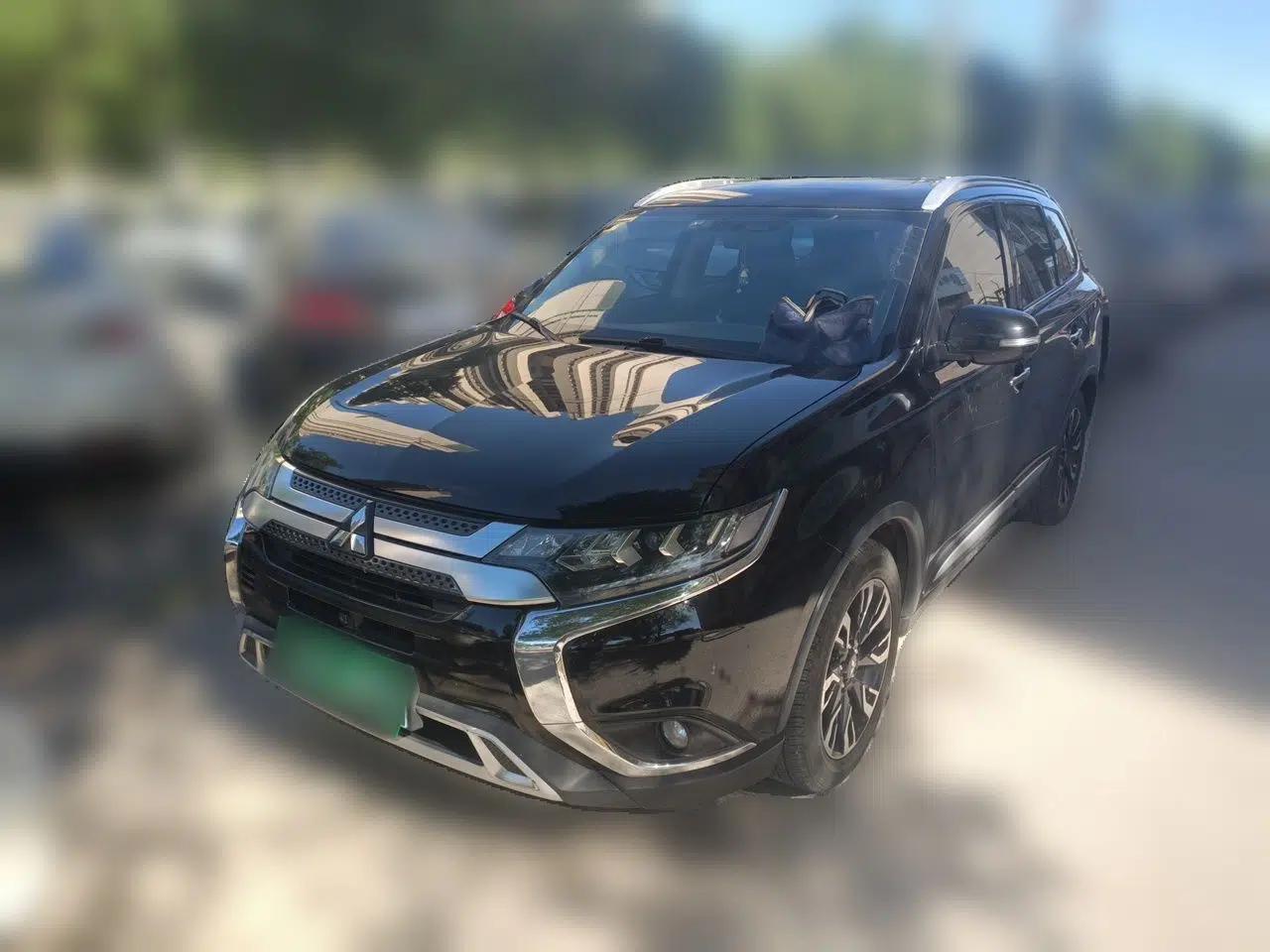 Mitsubishi Outlander 2019 2.4L 4x4 Zhi Xiang Edition 5 Seats China VI Standard — миниатюра 1