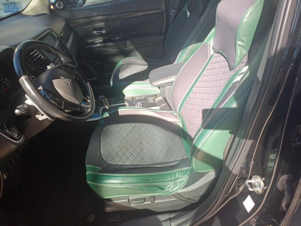 Mitsubishi Outlander 2019 2.4L 4x4 Zhi Xiang Edition 5 Seats China VI Standard — миниатюра 15