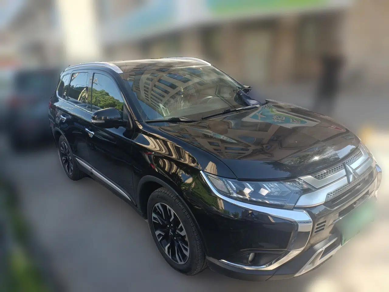 Mitsubishi Outlander 2019 2.4L 4x4 Zhi Xiang Edition 5 Seats China VI Standard — миниатюра 3