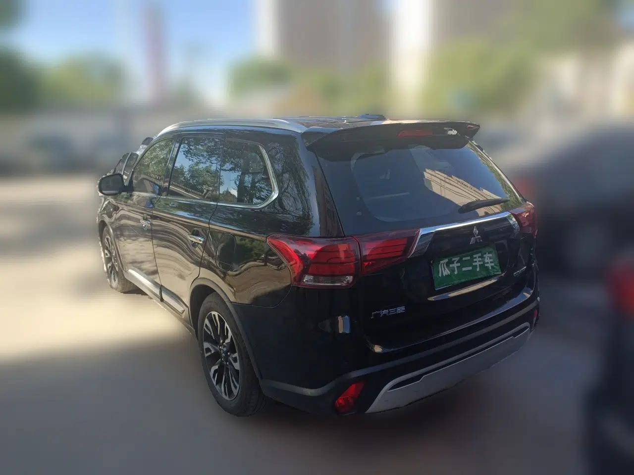 Mitsubishi Outlander 2019 2.4L 4x4 Zhi Xiang Edition 5 Seats China VI Standard — миниатюра 4