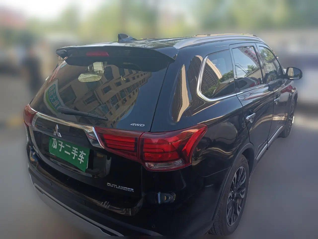 Mitsubishi Outlander 2019 2.4L 4x4 Zhi Xiang Edition 5 Seats China VI Standard — миниатюра 6