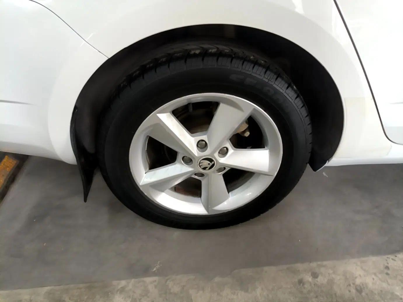 Skoda Octavia 2015 1.4TSI DSG Yijun Edition — миниатюра 11
