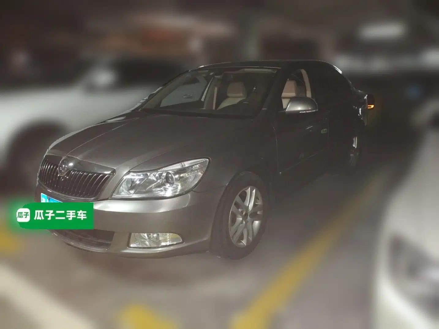 Skoda Octavia 2014 1.6L Automatic Yijun Edition — миниатюра 1
