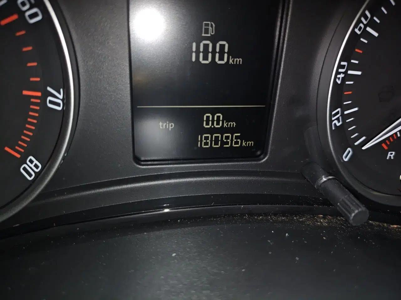 Skoda Octavia 2014 1.6L Automatic Yijun Edition — миниатюра 12