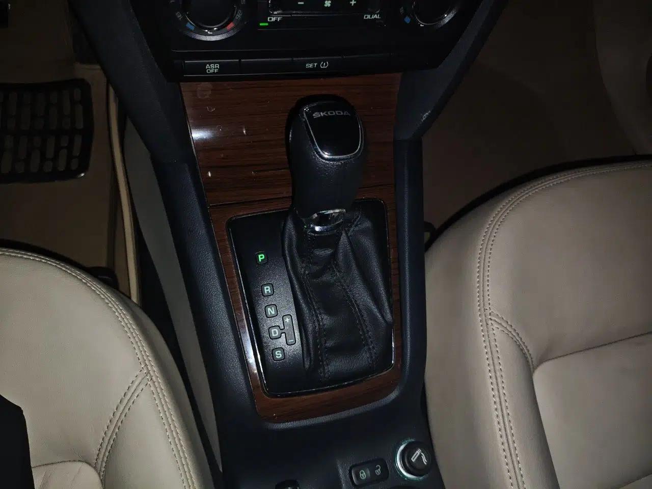 Skoda Octavia 2014 1.6L Automatic Yijun Edition — миниатюра 14
