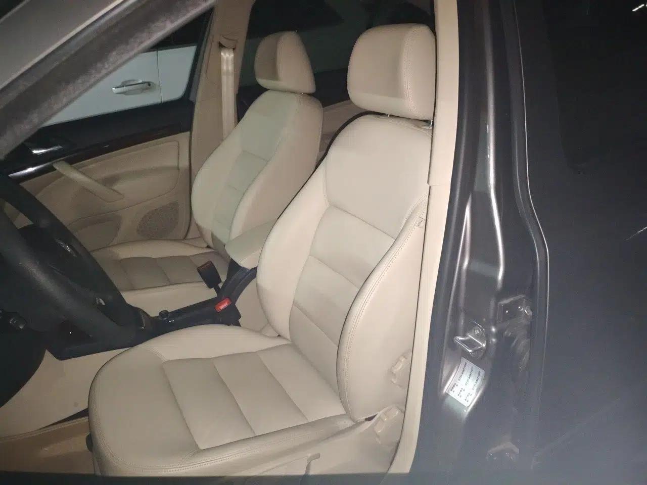 Skoda Octavia 2014 1.6L Automatic Yijun Edition — миниатюра 15