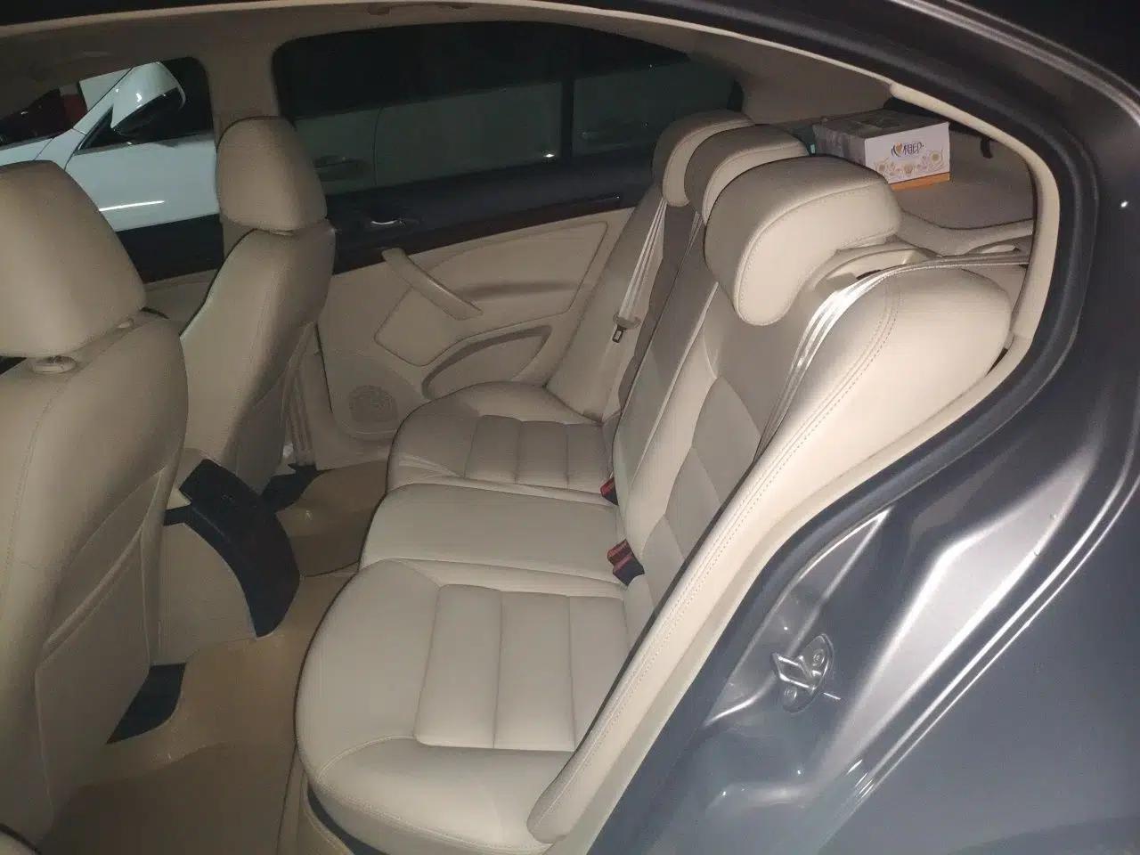 Skoda Octavia 2014 1.6L Automatic Yijun Edition — миниатюра 17