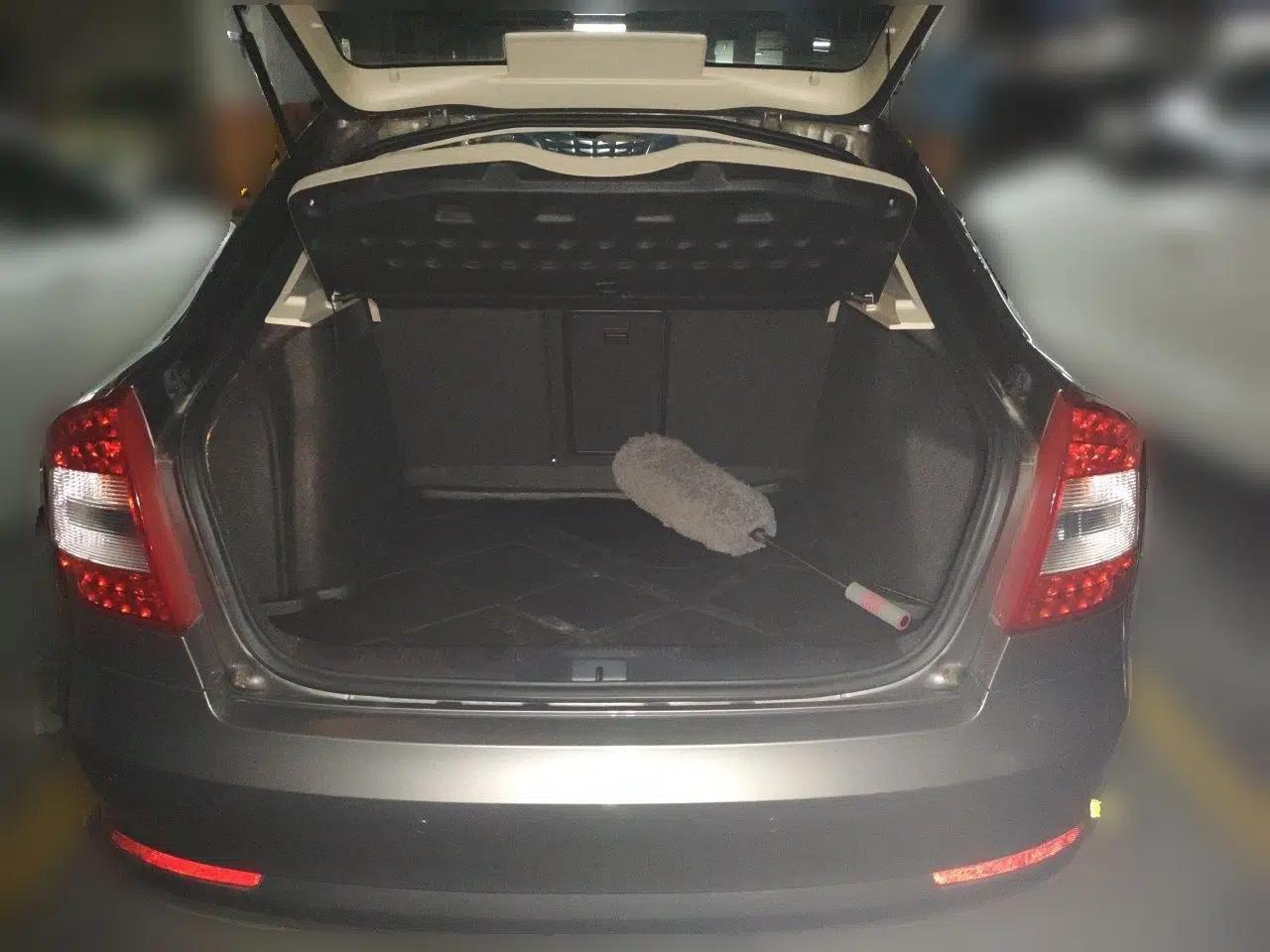 Skoda Octavia 2014 1.6L Automatic Yijun Edition — миниатюра 19