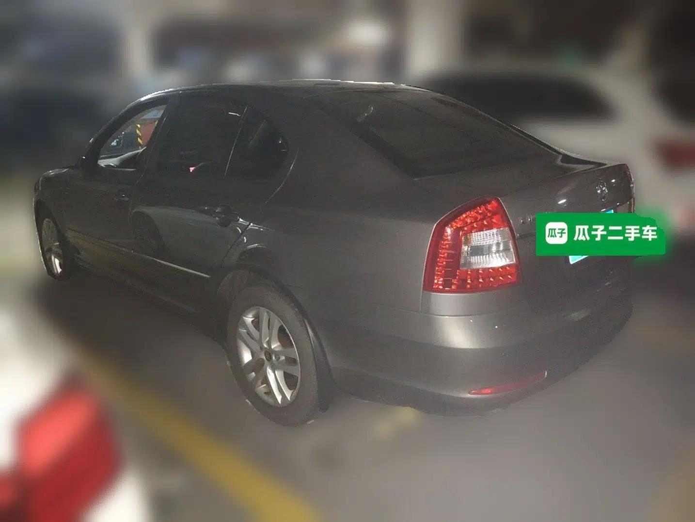 Skoda Octavia 2014 1.6L Automatic Yijun Edition — миниатюра 4