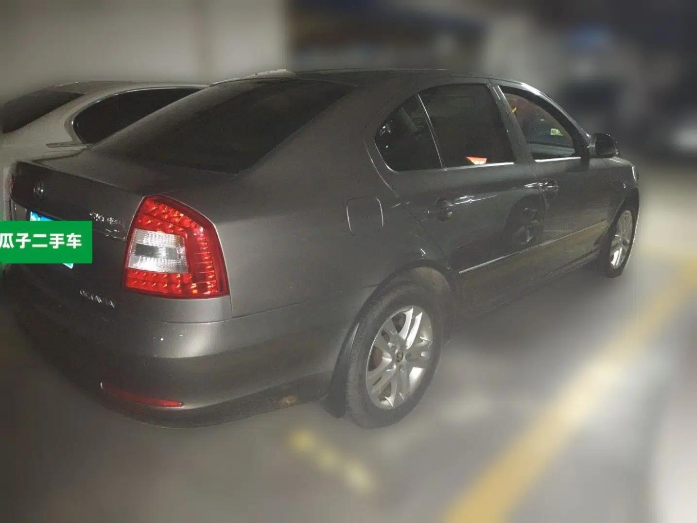 Skoda Octavia 2014 1.6L Automatic Yijun Edition — миниатюра 6