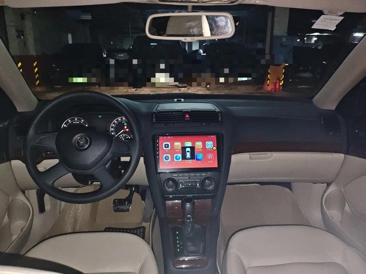 Skoda Octavia 2014 1.6L Automatic Yijun Edition — миниатюра 9