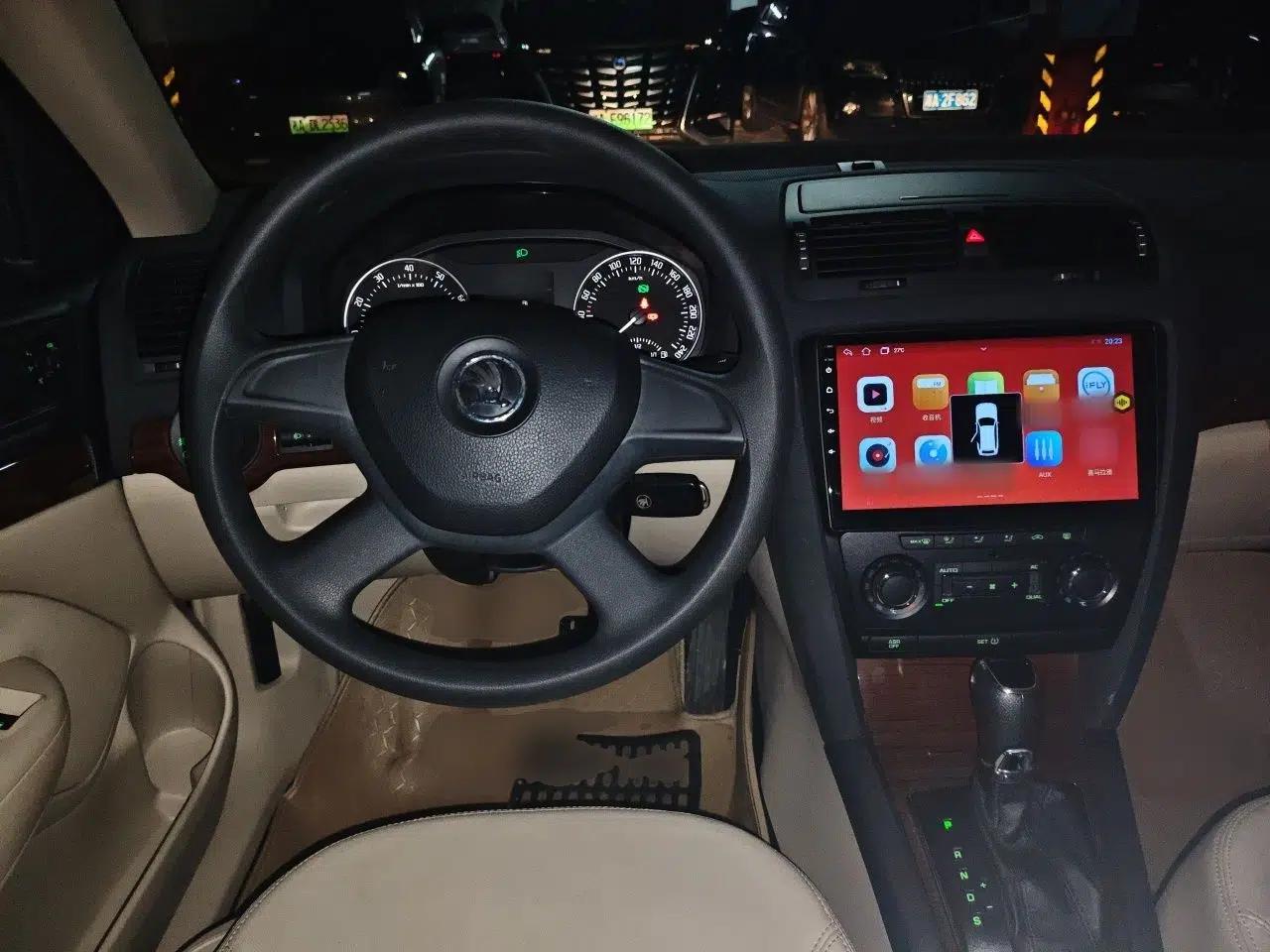 Skoda Octavia 2014 1.6L Automatic Yijun Edition — миниатюра 10