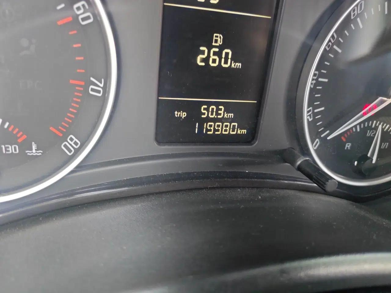 Skoda Octavia 2012 1.6L Manual Yijie Edition — миниатюра 12