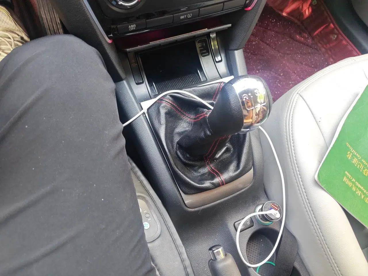 Skoda Octavia 2012 1.6L Manual Yijie Edition — миниатюра 14