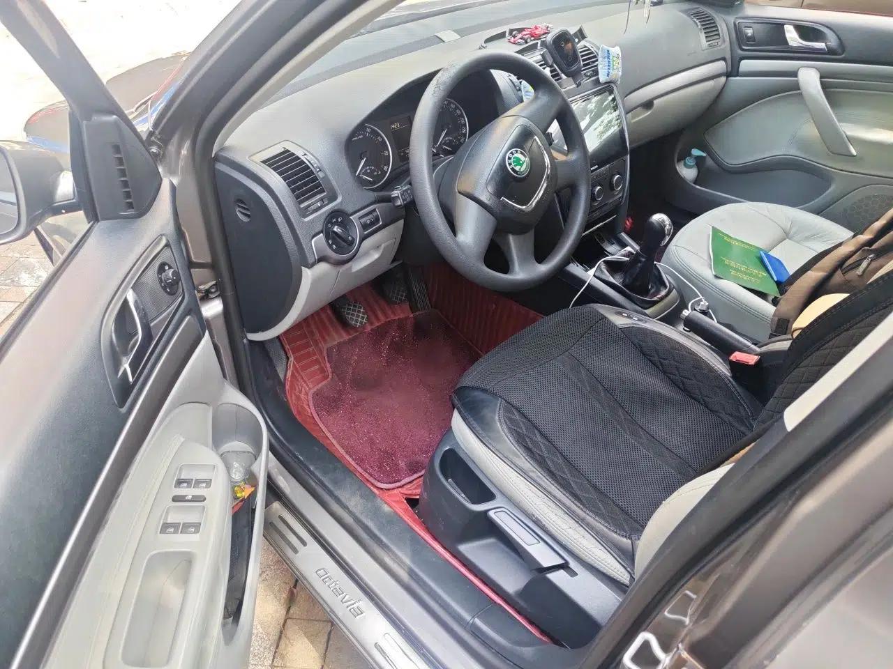 Skoda Octavia 2012 1.6L Manual Yijie Edition — миниатюра 16