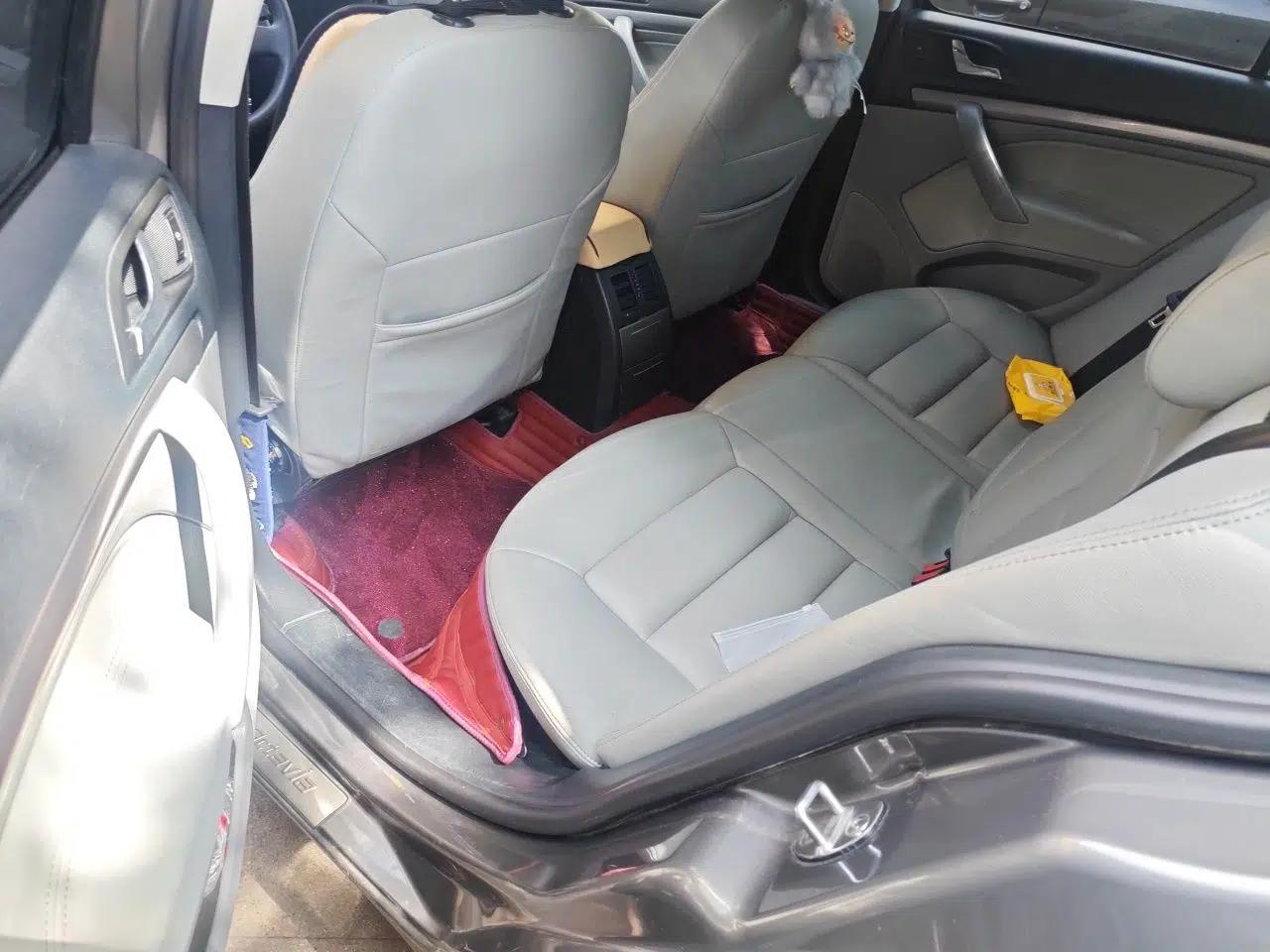 Skoda Octavia 2012 1.6L Manual Yijie Edition — миниатюра 17