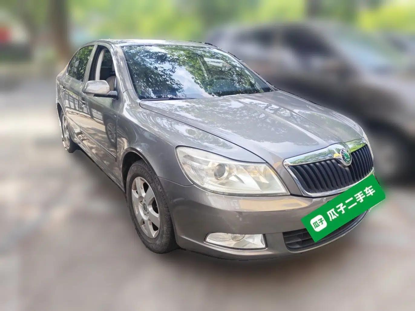 Skoda Octavia 2012 1.6L Manual Yijie Edition — миниатюра 3