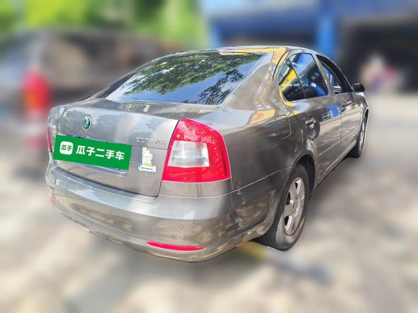 Skoda Octavia 2012 1.6L Manual Yijie Edition — миниатюра 6