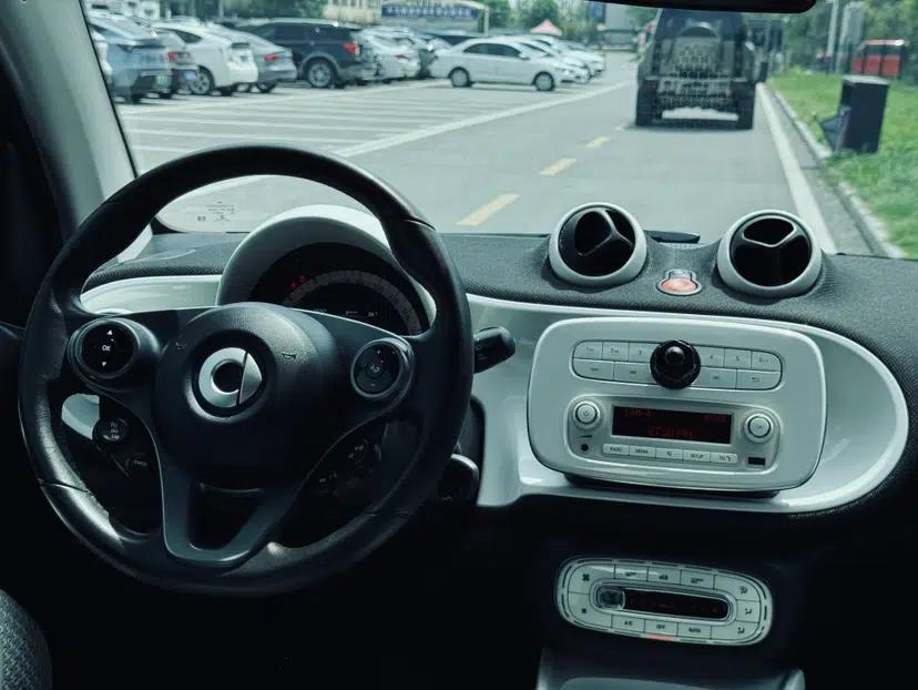 smart fortwo 2015 1.0L 52 kW Hardtop Passion Edition — миниатюра 10