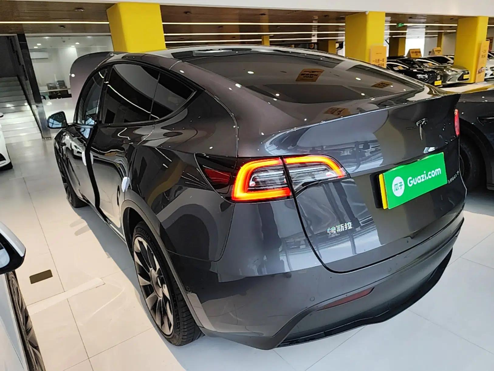 Tesla Model Y 2021 Long-Range All-Wheel-Drive Version 3D7 — миниатюра 4