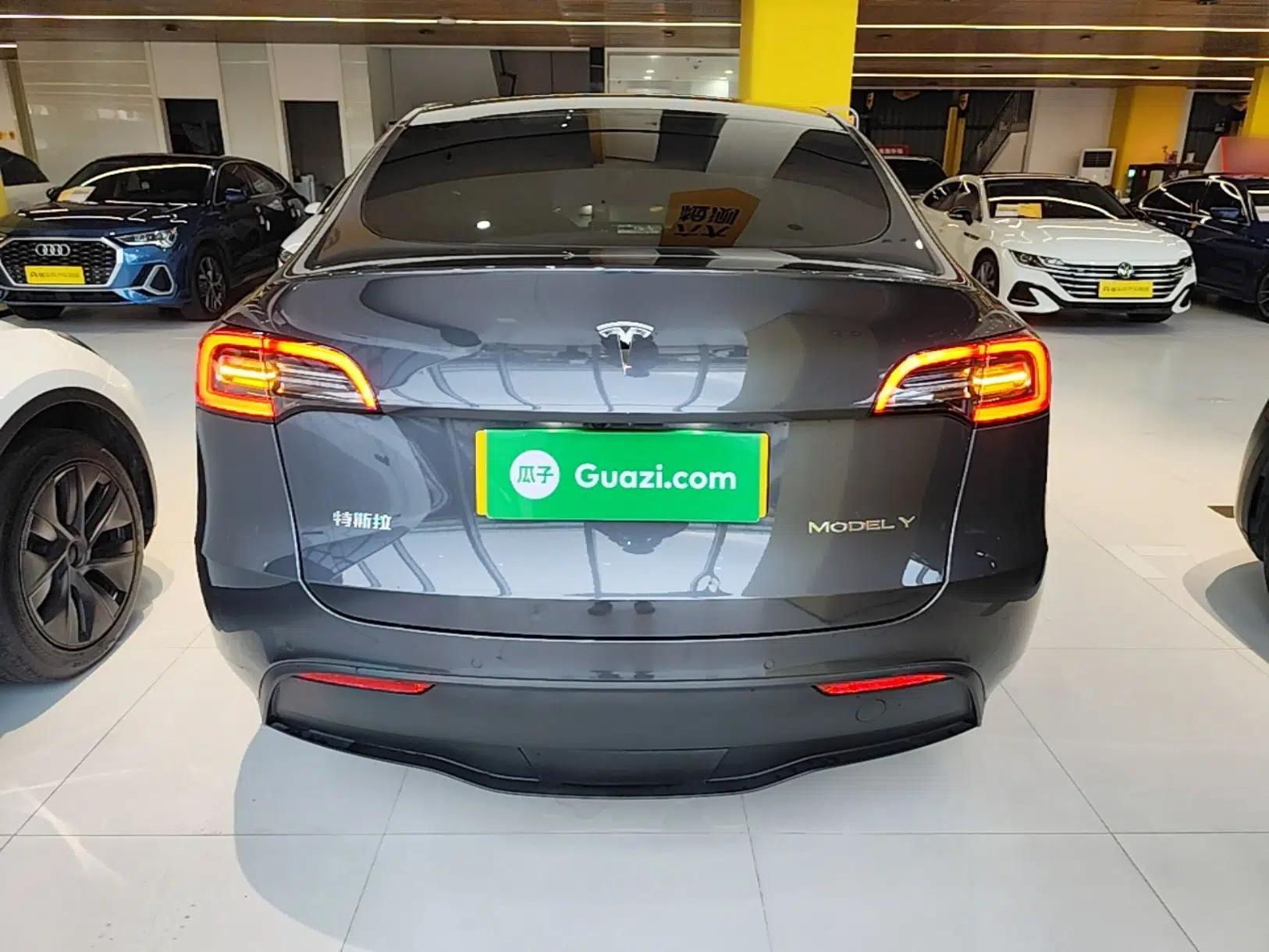 Tesla Model Y 2021 Long-Range All-Wheel-Drive Version 3D7 — миниатюра 5