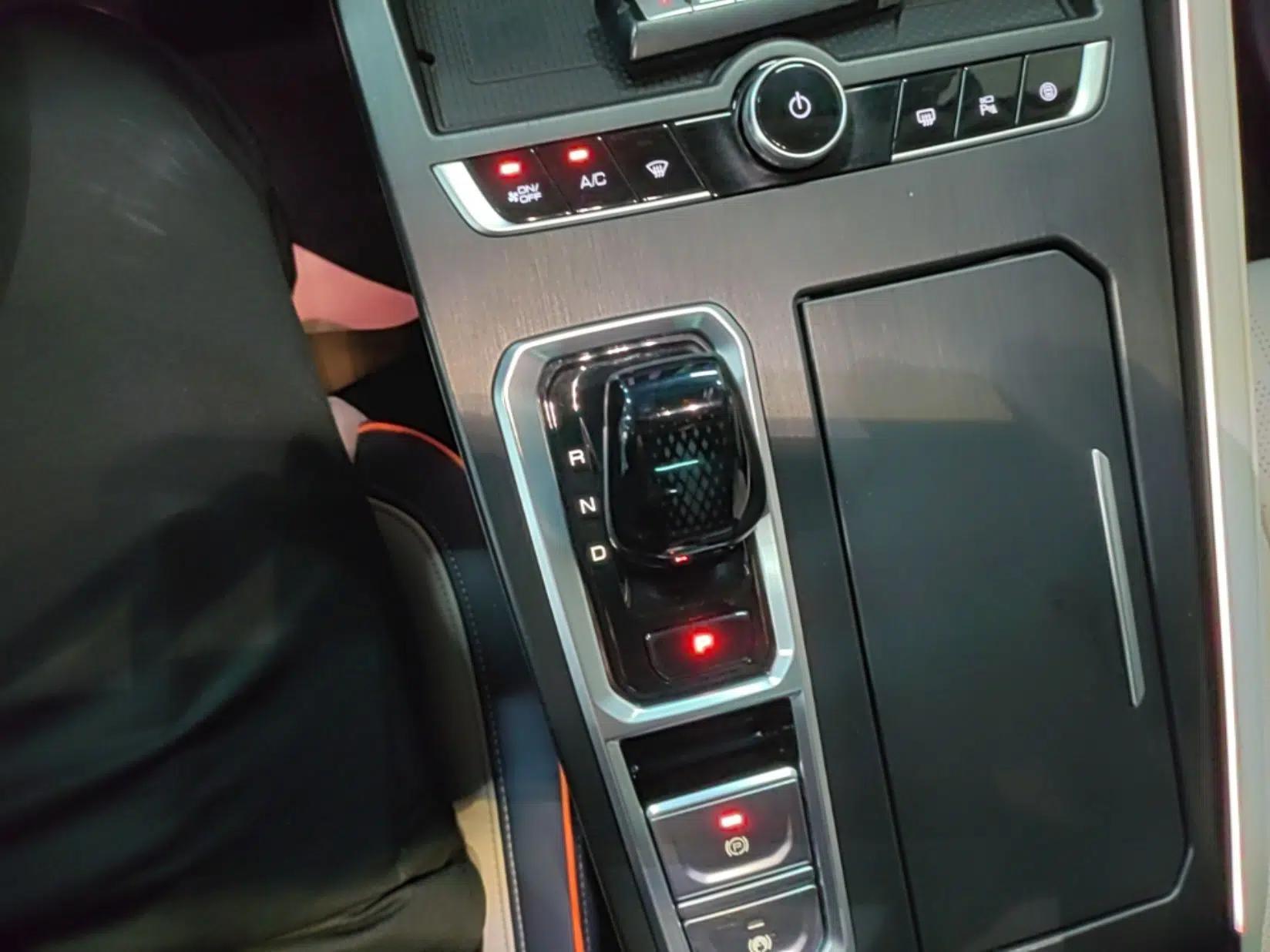 Wey Macchiato DHT-PHEV 2021 1.5L Master Edition — миниатюра 16