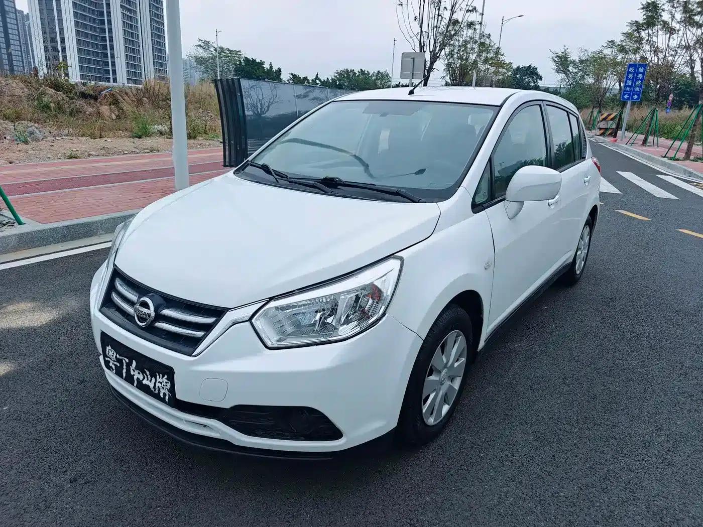 Venucia R50 2015 1.6L Manual Fashion Edition — миниатюра 1