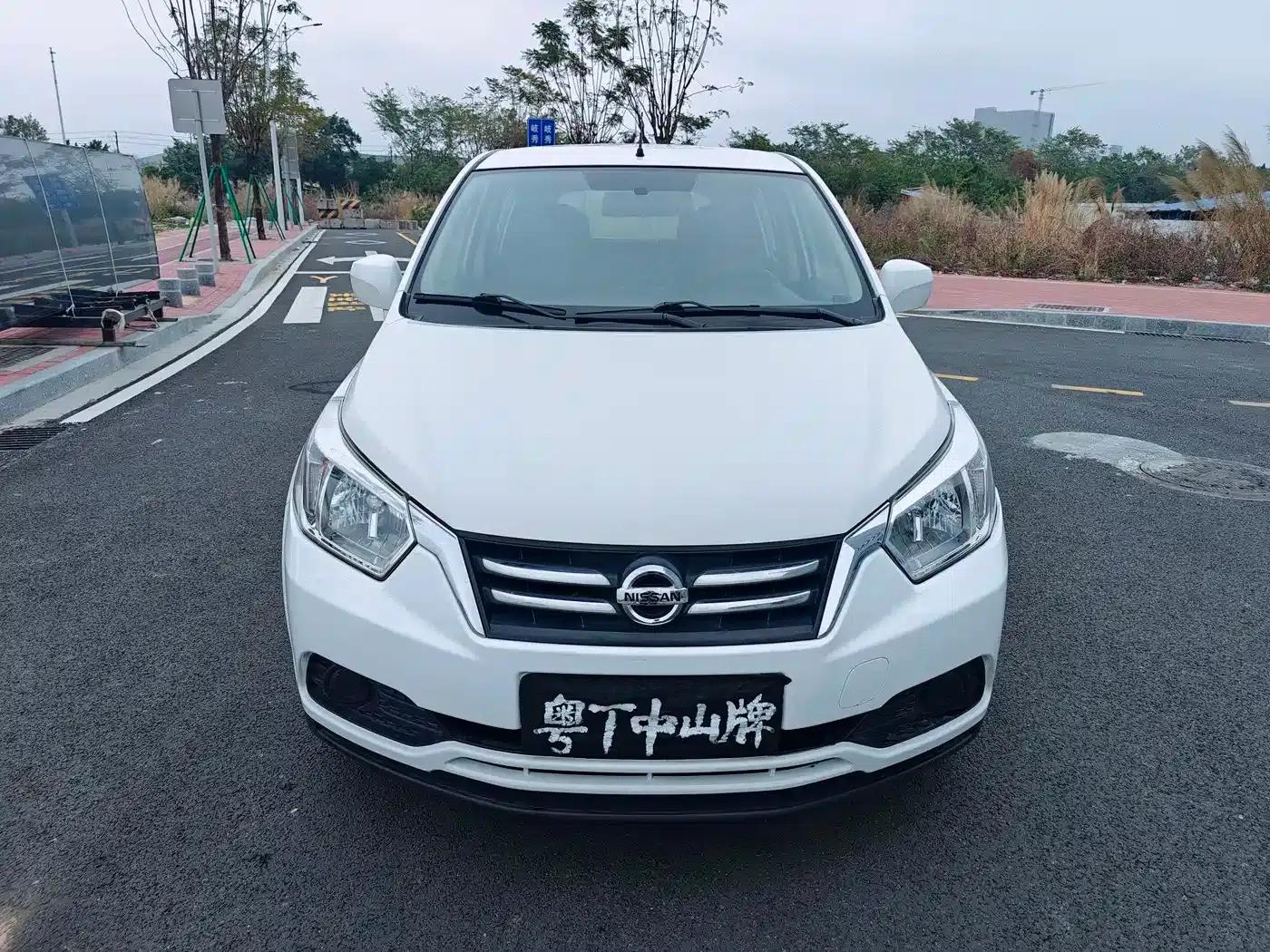 Venucia R50 2015 1.6L Manual Fashion Edition — миниатюра 2